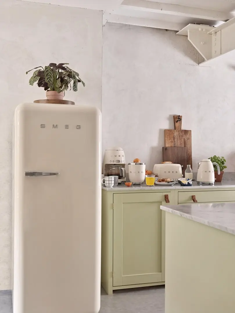 Электрический чайник Smeg 50's Style KLF03CREU Кремовый Photo 9