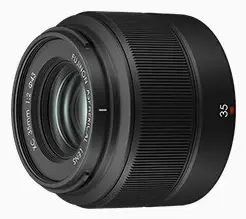 Fujifilm XC35mmF2 Kameras Objektīvs Melns ar f/2 Maksimālo Apertūru, 9/6 Elementu un Grupu Optisko Konstrukciju, 43 mm Filtra Izmēru un Fujifilm X Stiprinājumu