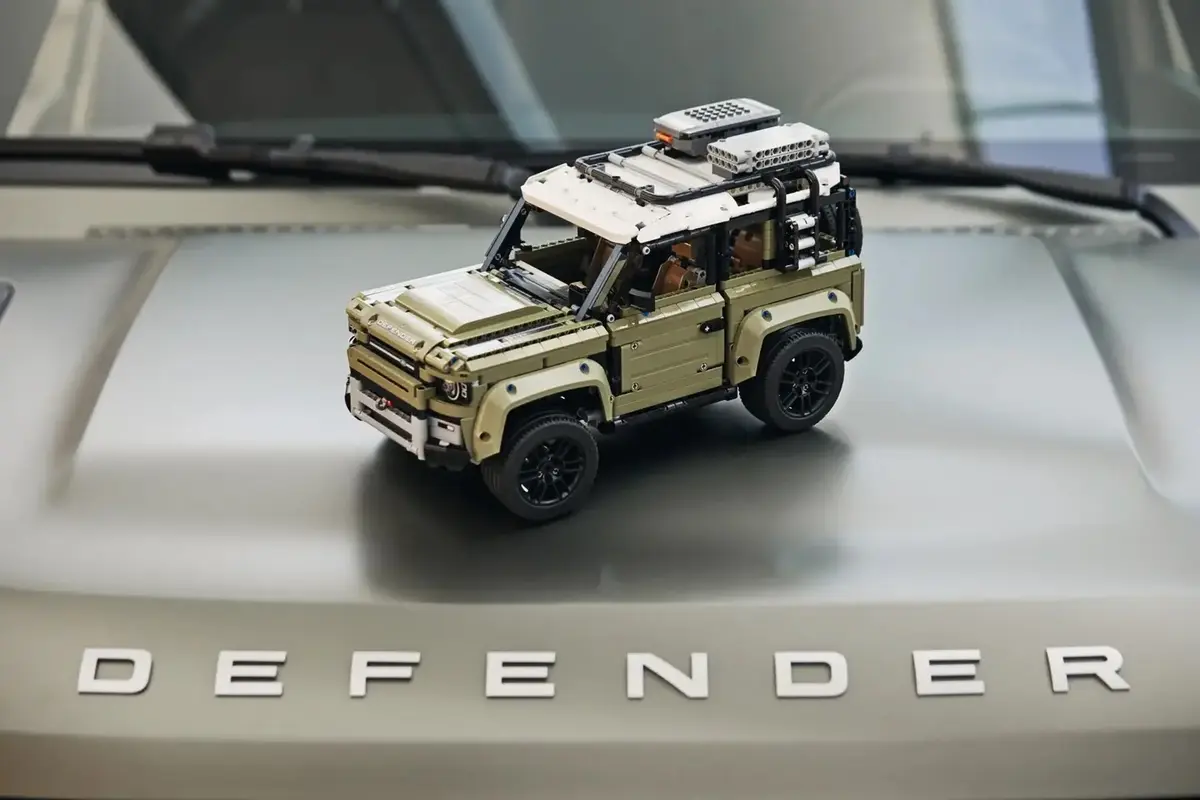 LEGO Technic Land Rover Defender 42110 Photo 9