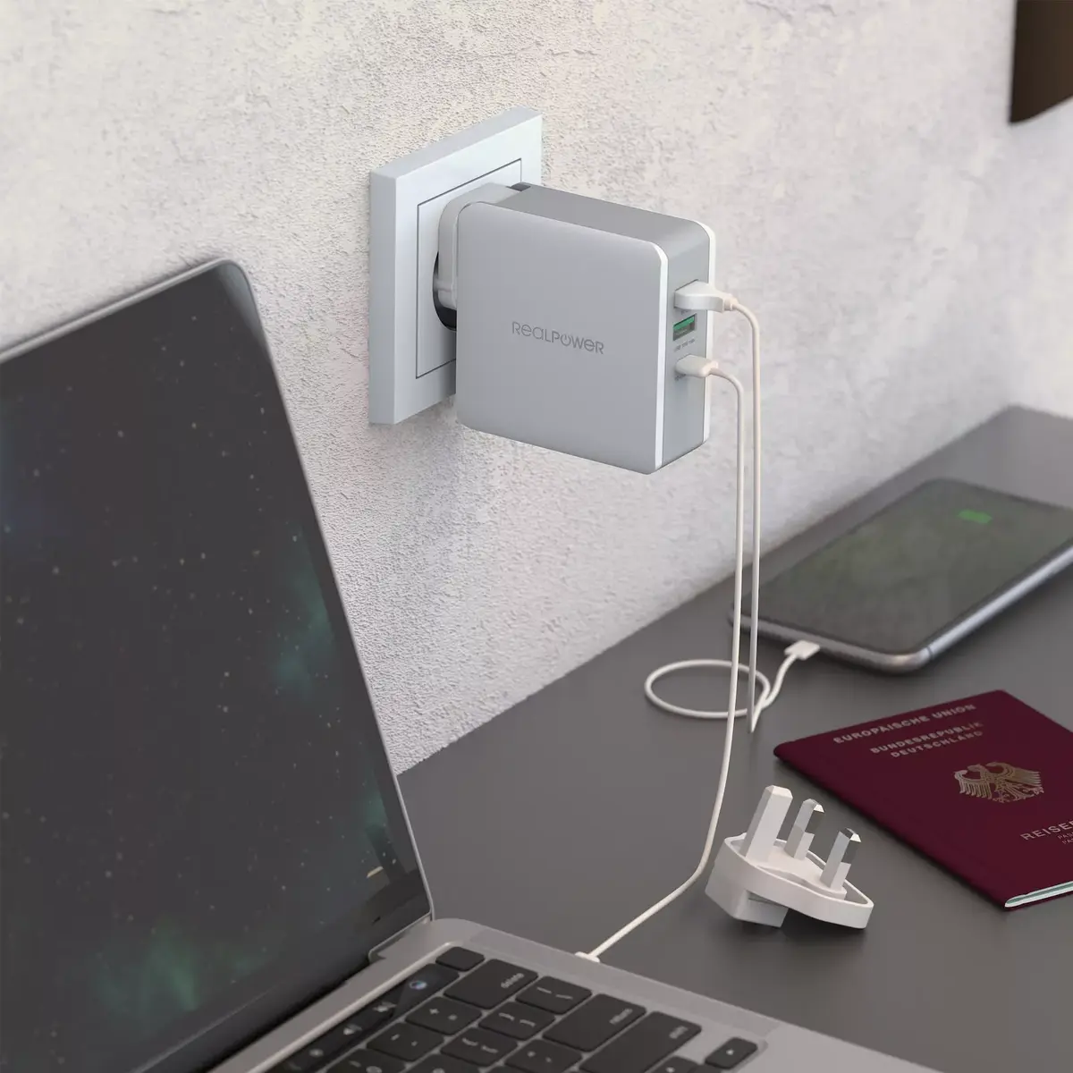 Зарядное устройство Indoor RealPower DeskCharge-65 Travel Photo 4