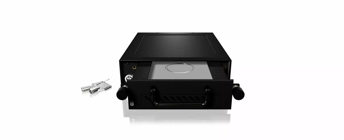 RAIDSONIC IB-148SSK-B Drive Bay Panel Photo 6