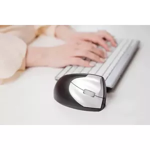 In wired or wireless for left- and right handers.