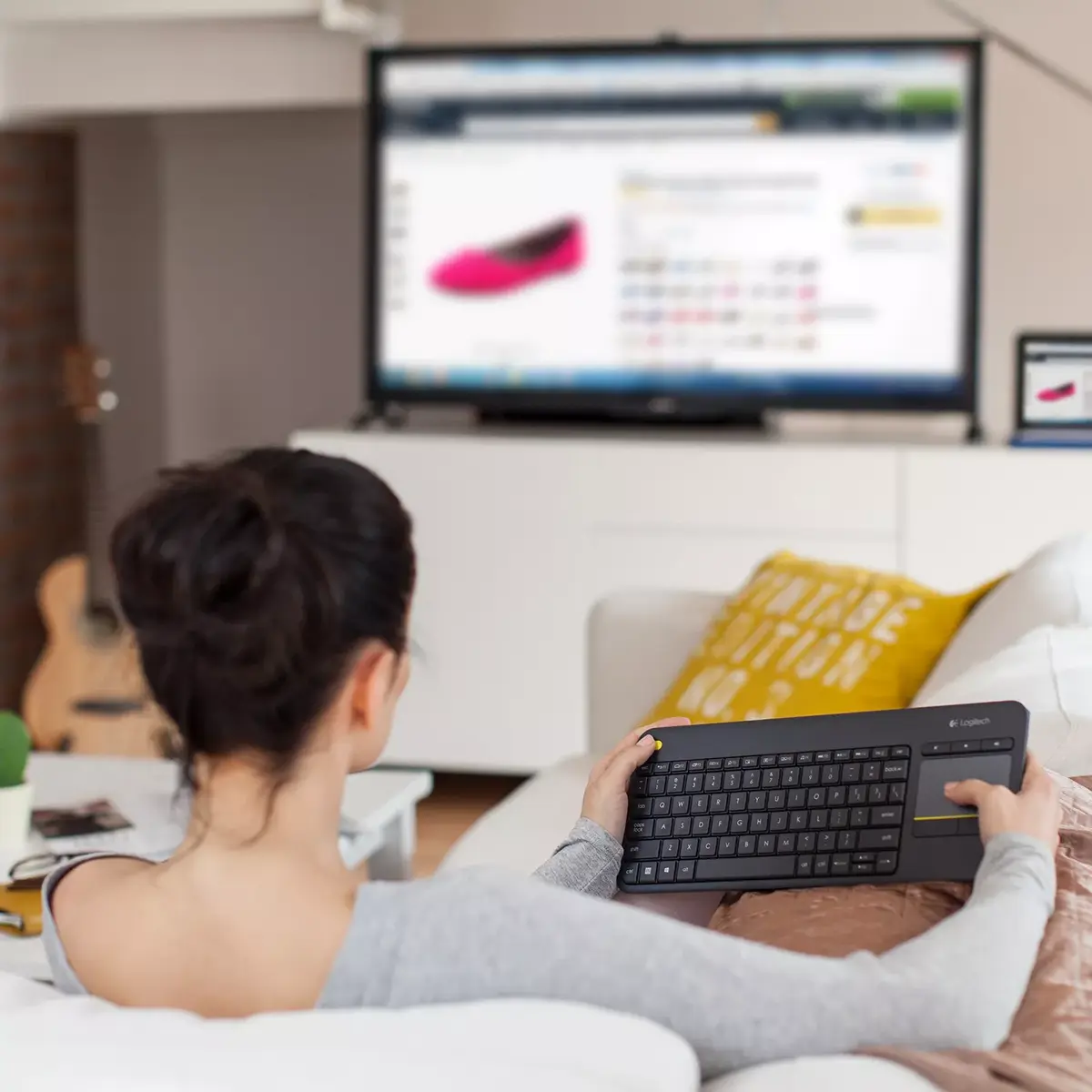 Беспроводная клавиатура Logitech K400 Plus Photo 10