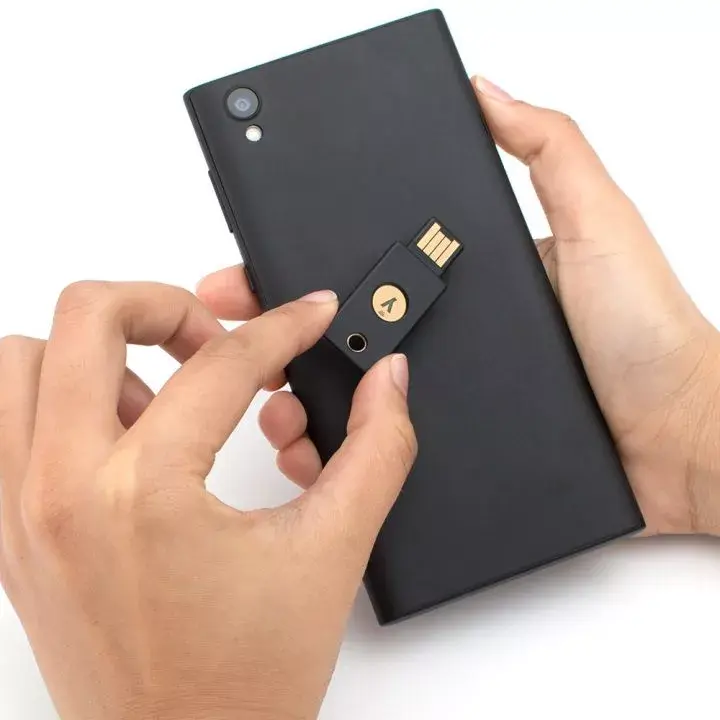 Ключ безопасности Yubico YubiKey 5 NFC Photo 2