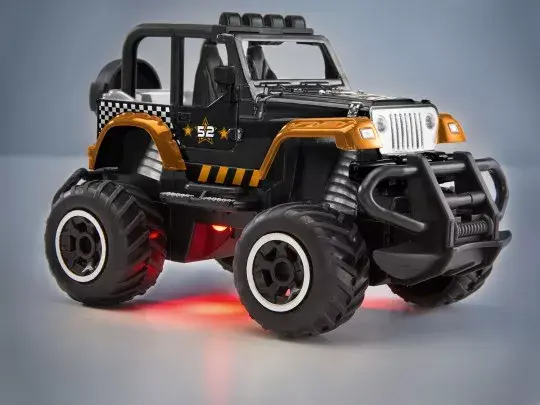 Revell Quarter Back RC Truck Photo 4