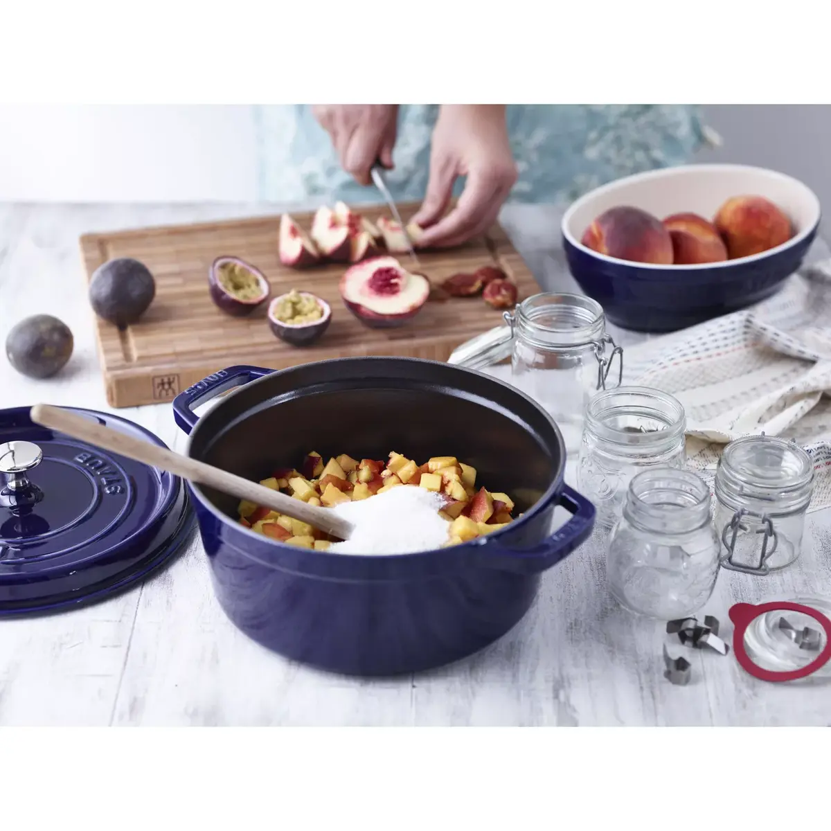 Round Cast Iron Cocotte Staub 24 cm Photo 5