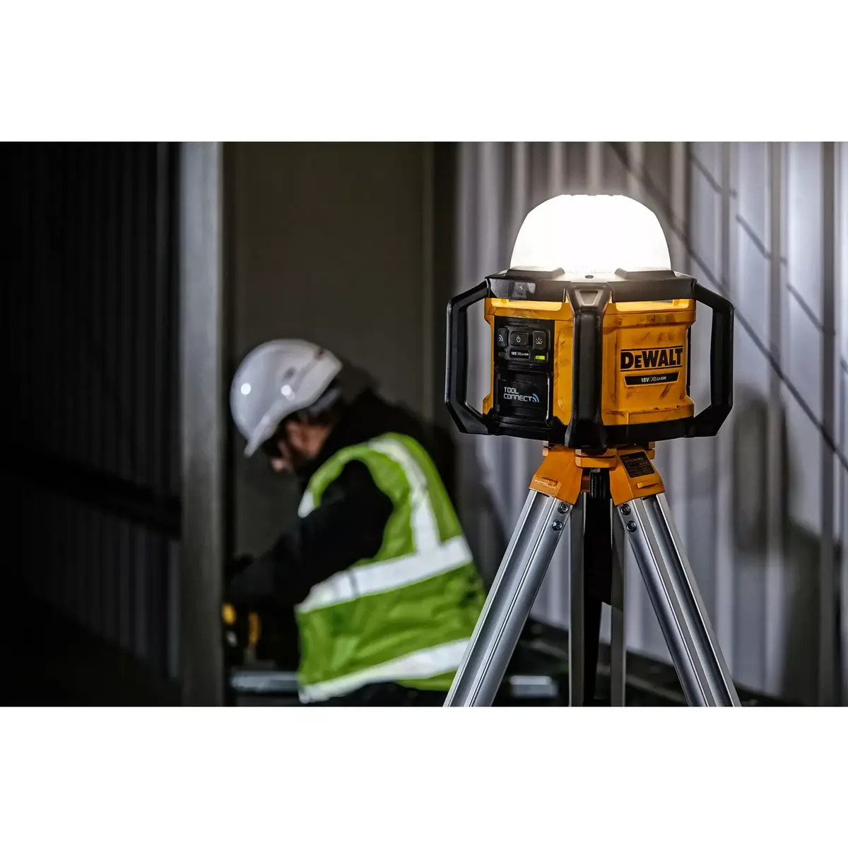 Рабочий светильник DeWalt DCL074-XJ Photo 3