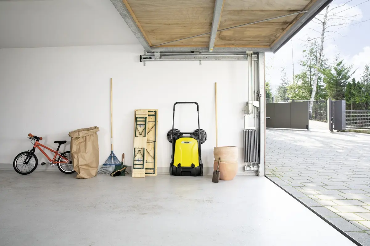 Karcher S 4 Twin manual sweeper Photo 10