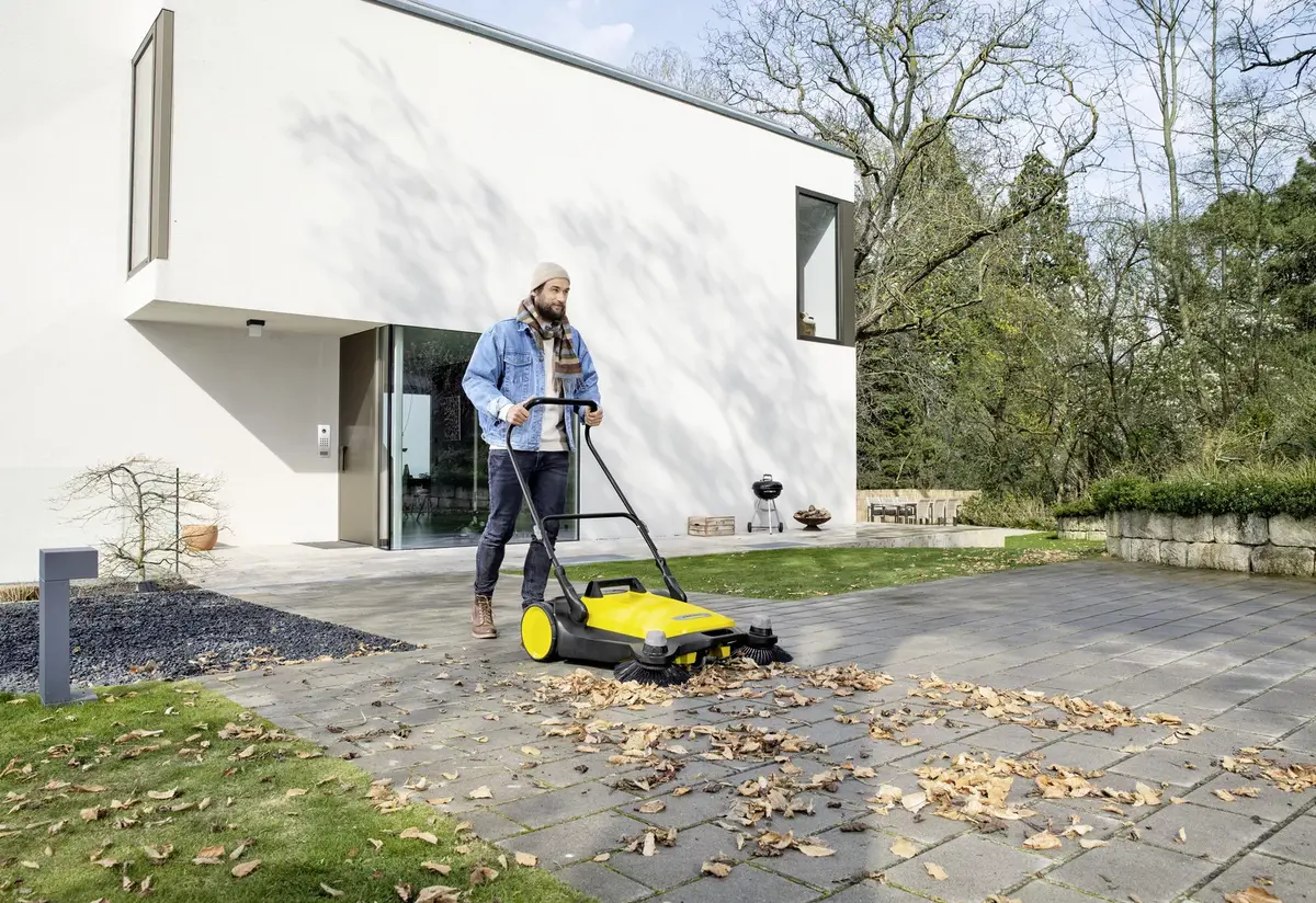 Manual outdoor sweeper Karcher S 6 Twin Photo 8