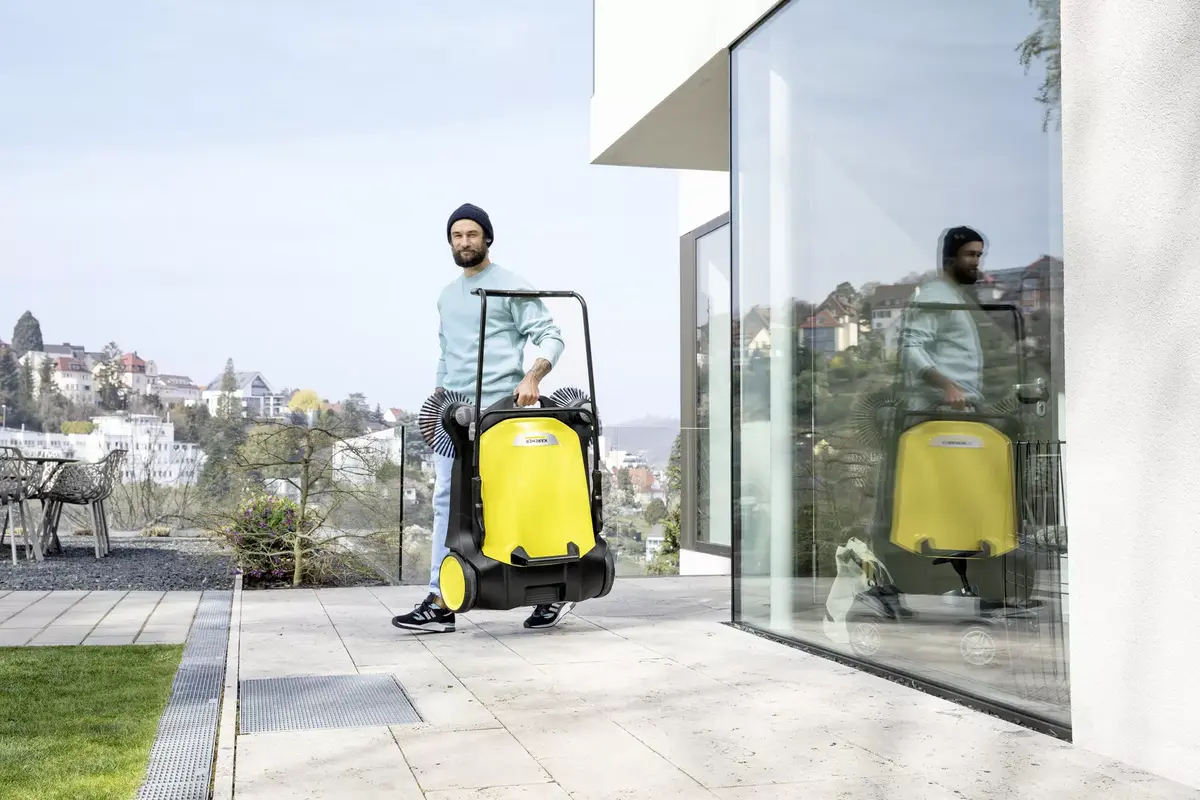 Manual outdoor sweeper Karcher S 6 Twin Photo 10