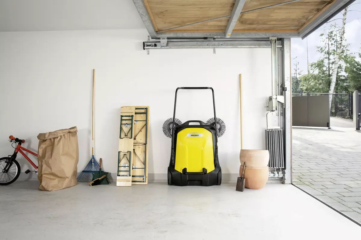 Manual outdoor sweeper Karcher S 6 Twin Photo 11
