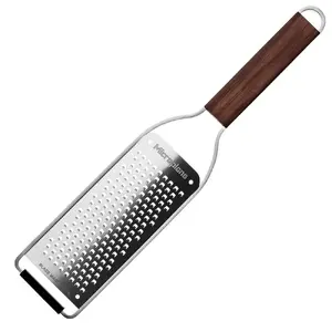 Тёрка Grip Microplane 43300 — лезвие из нержавеющей стали, рукоять из орехового дерева, 63×304×18 мм