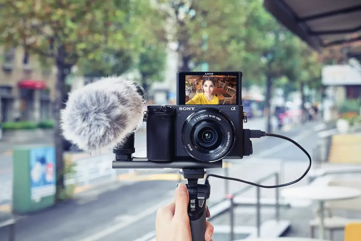 Camera Sony α 6400 + SEL18135 Photo 2
