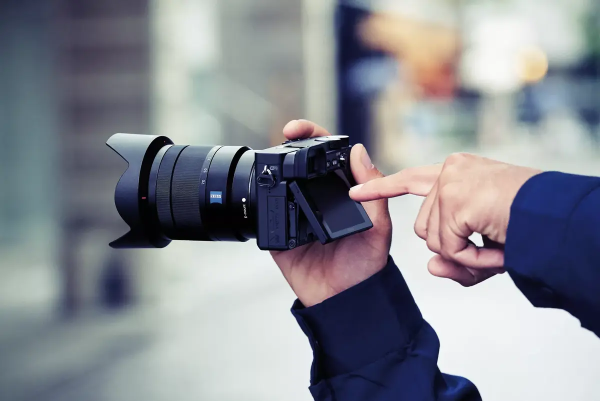 Camera Sony α 6400 + SEL18135 Photo 5