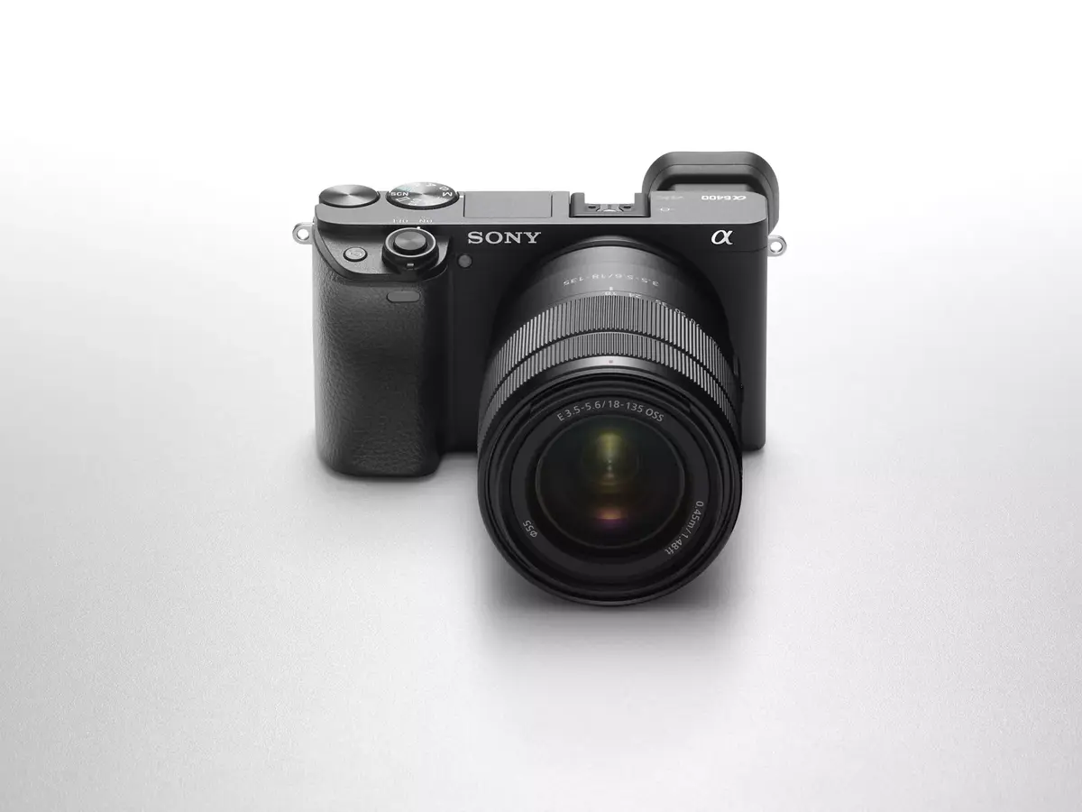 Camera Sony α 6400 + SEL18135 Photo 9