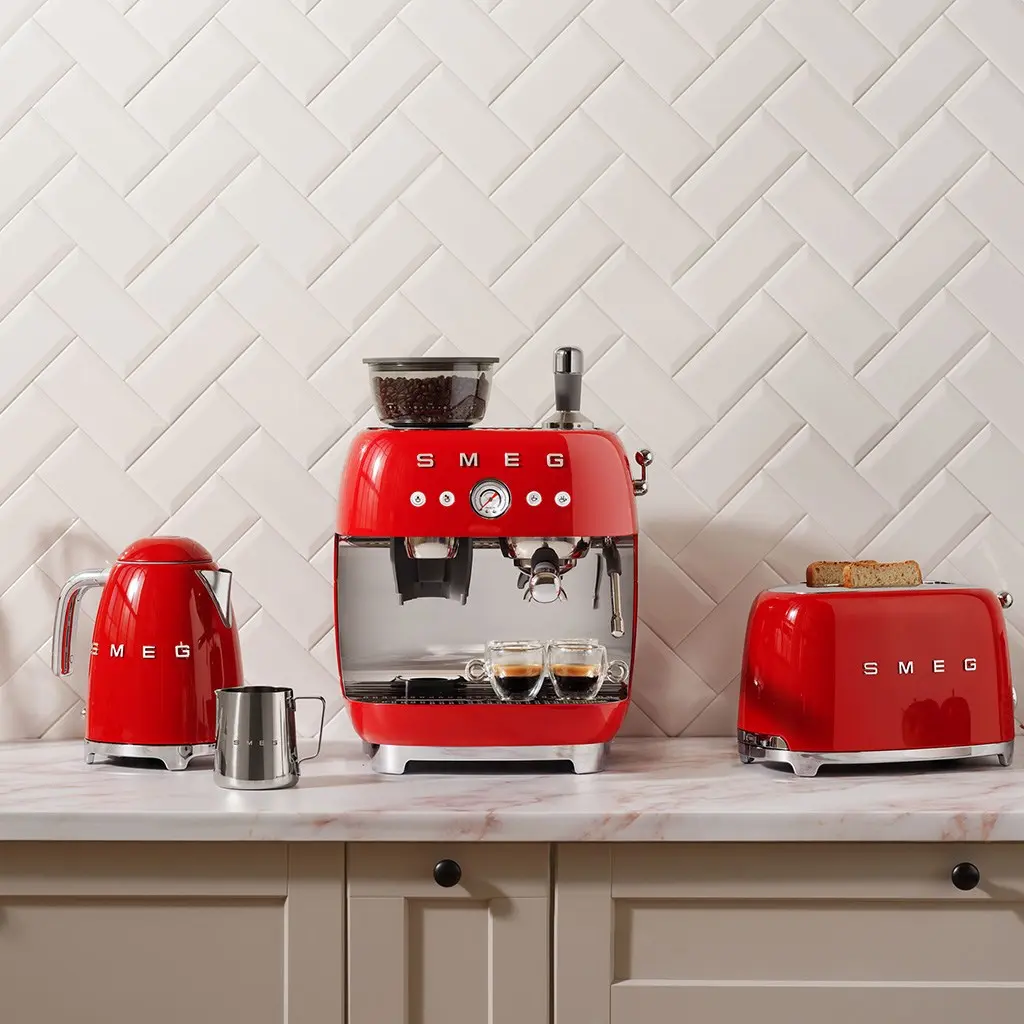 Электрический чайник Smeg 50's Style KLF03RDEU красный Photo 4