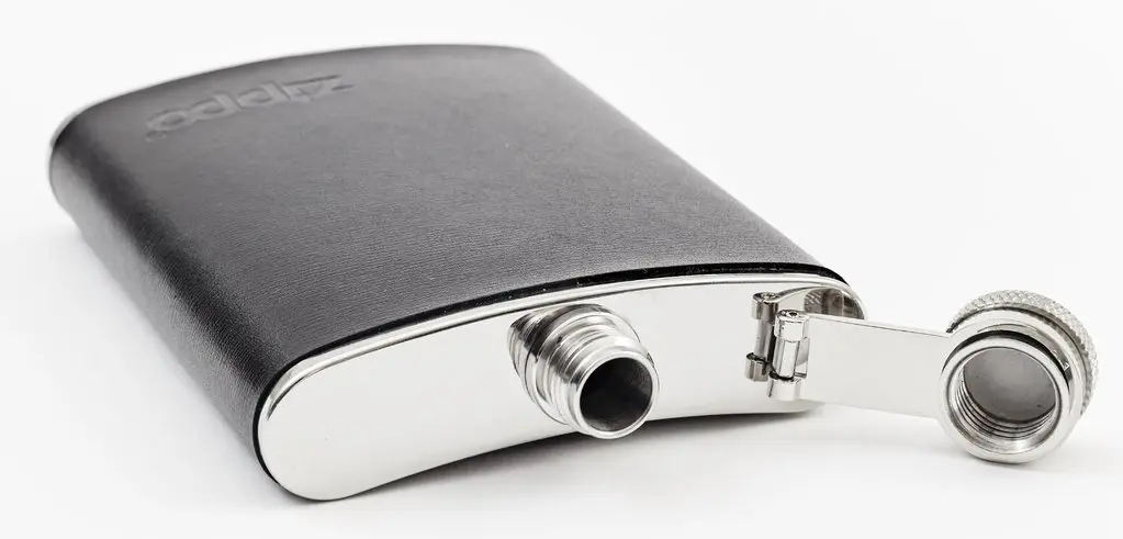Kabatas pudele Zippo 177 ml ar