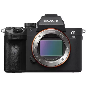 Mirrorless Camera Sony α 7 III + FE 24–105 mm F4 G OSS
