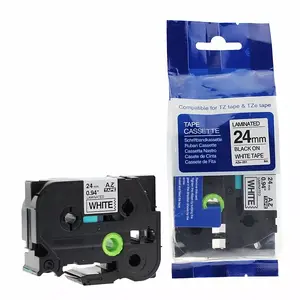 Lentu prc tape TZE-251 24 mm x 8 m — melns teksts uz balta fona