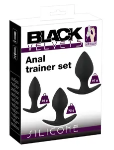 Anal trainer set Black Velvets 05357880000 — 3-piece silicone plugs with PU coating, progressive sizes Ø 3 / 4 / 4.6 cm, lengths 8.5–10 cm