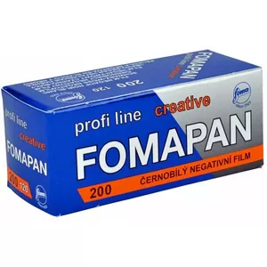 Vidējo formātu melnbalta negatīvā filmiņa Foma Fomapan 200 (120), ISO 200, dienasgaismas balanss