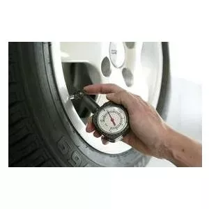 Tire Pressure Gauge IWH 75561 — analog up to 4.5 bar