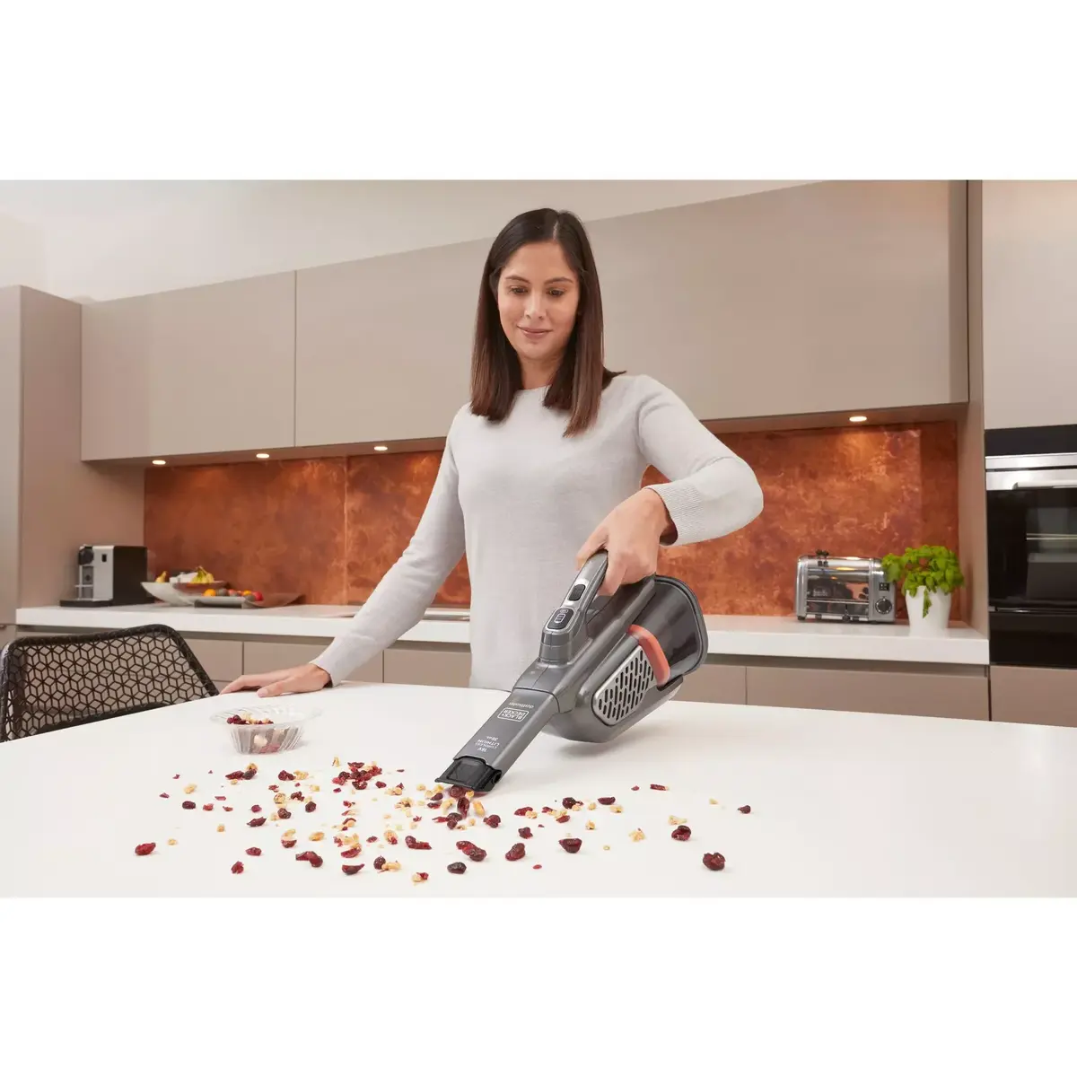 Ручной пылесос Black & Decker BHHV520JF Photo 12