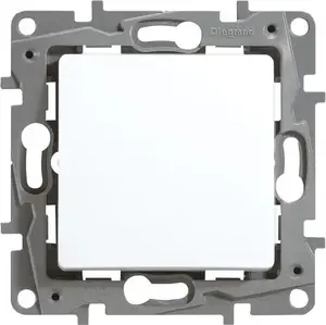 Legrand Niloe Kreuzschalter 10AX, модель 664504, крестовый выключатель 10 A для освещения