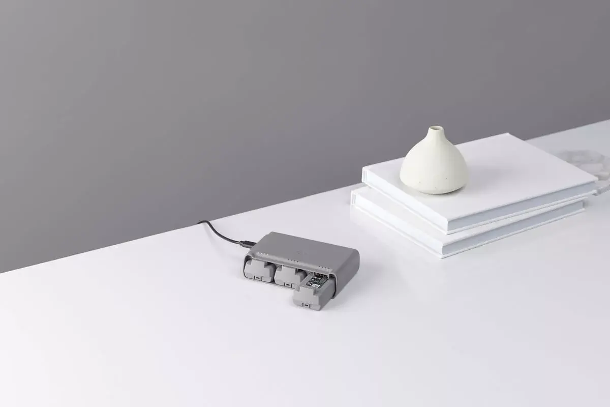 Источник питания DJI Mini 2 Two-Way Charging Hub Photo 4