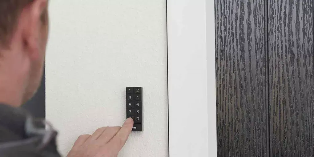 Yale Numeric Keypad 05/301000/BL Bluetooth 4.2 Photo 6