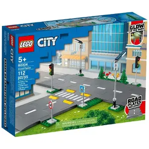 LEGO City building set 60304 — Intersection with traffic lights, 112 pieces, for ages 5+, 440×380×130 mm