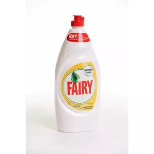 Жидкость для мытья посуды Fairy Lemon 900 мл — концентрированная лимонная формула для ручного мытья