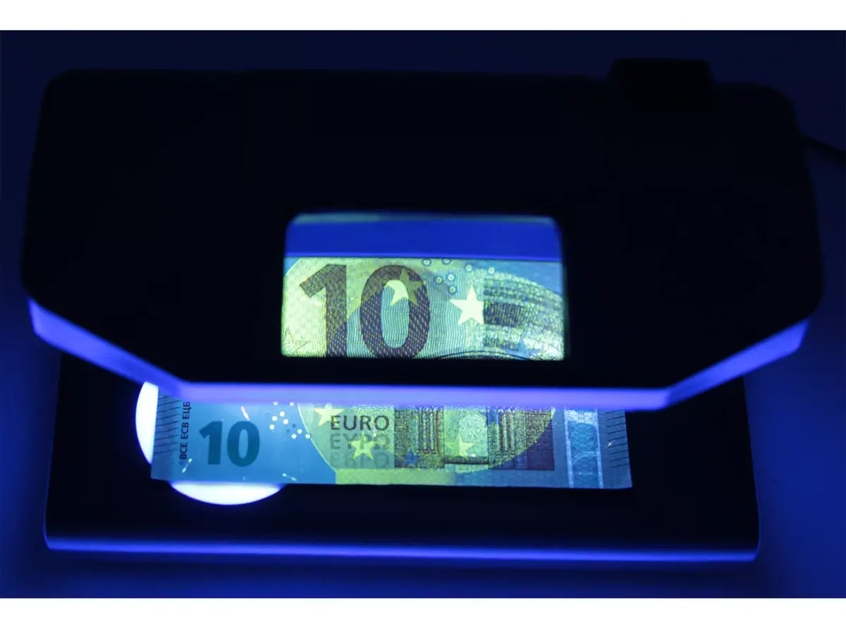 Counterfeit Bill Detector Olympia UV 588 Photo 3