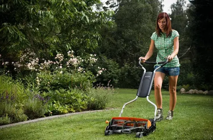Rokas zāles pļāvējs Fiskars 113880 Photo 4