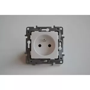 Socket outlet Legrand NILOE 2-pole + earth 16A white
