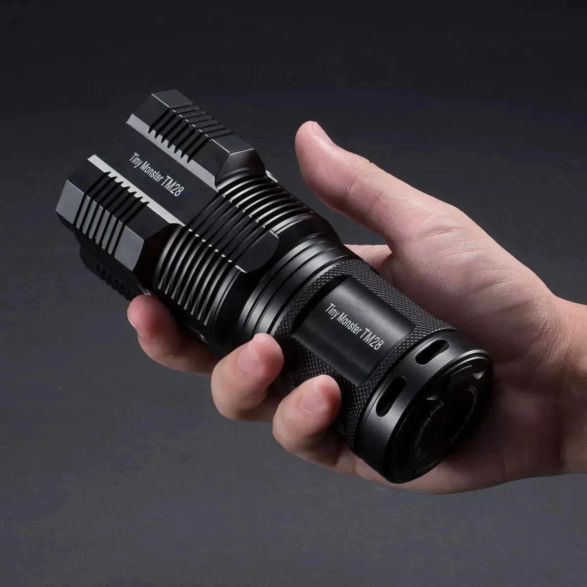 Nitecore TM28 hand flashlight Photo 2