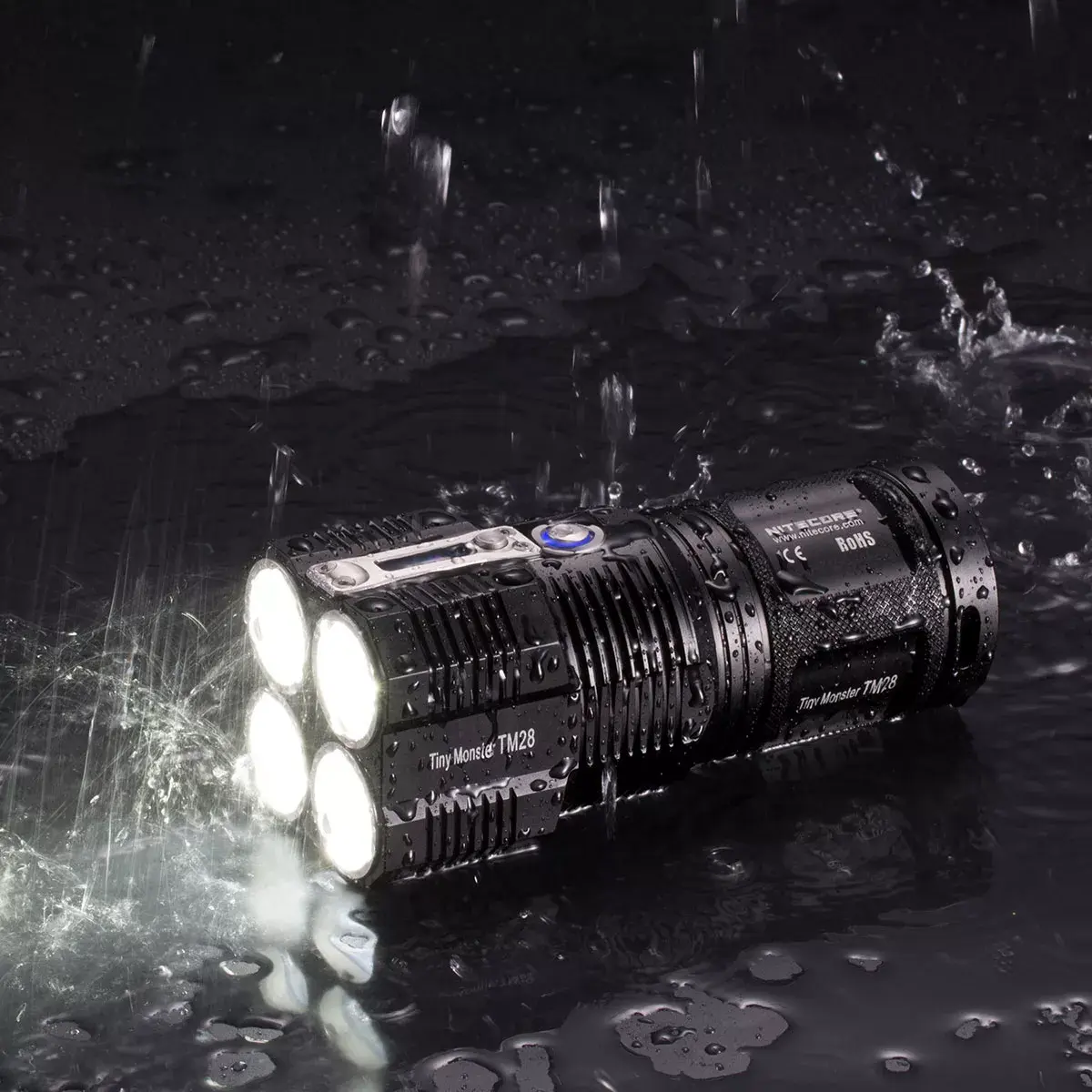 Nitecore TM28 hand flashlight Photo 3