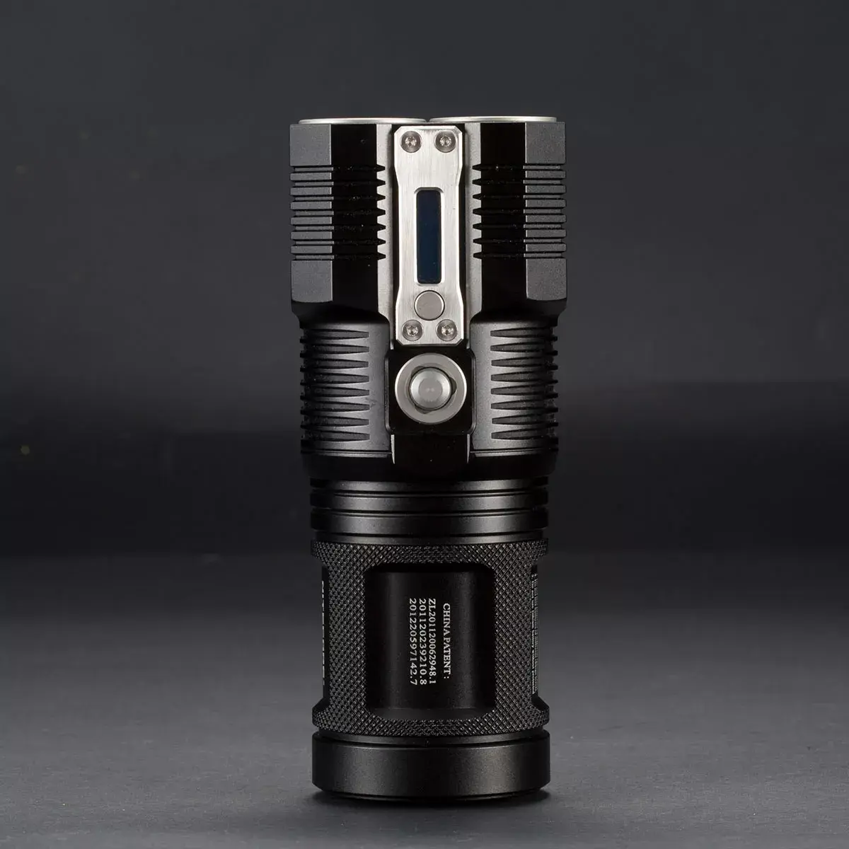 Nitecore TM28 hand flashlight Photo 5