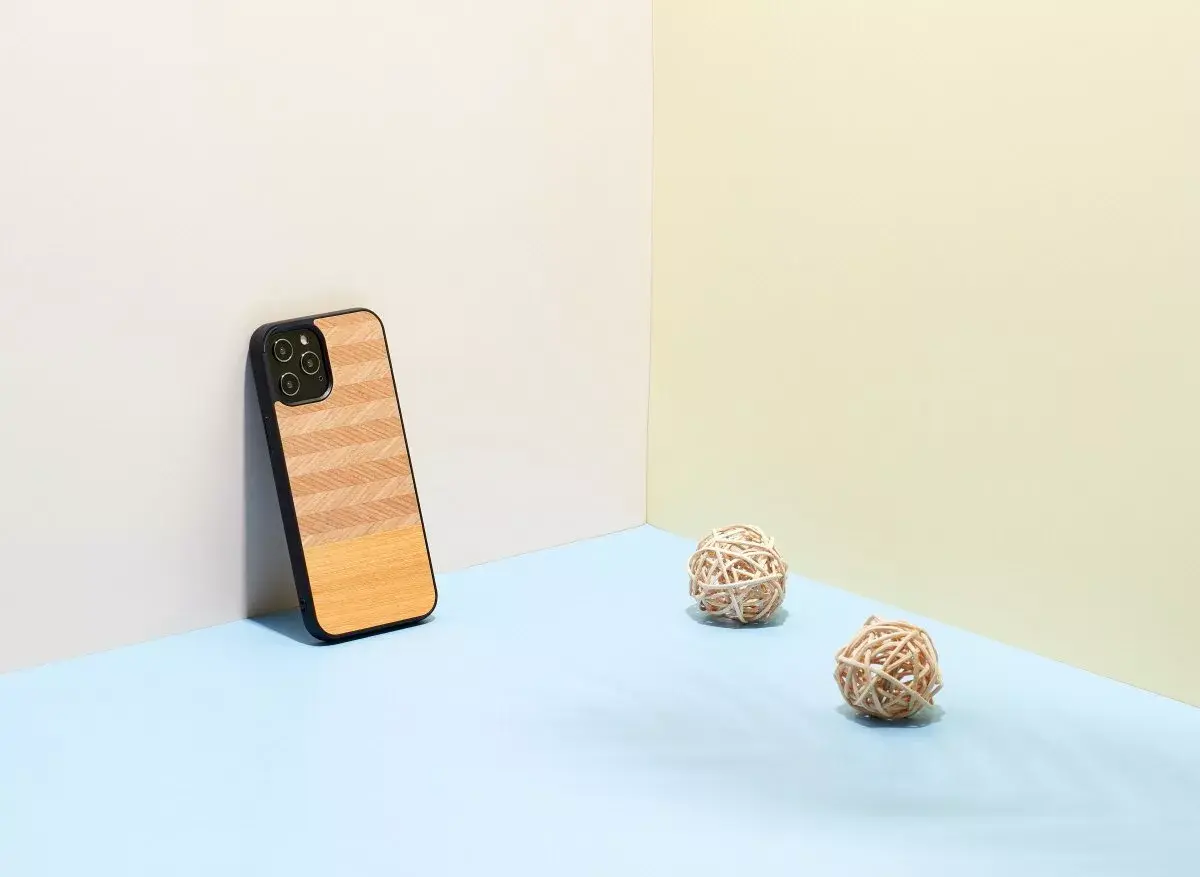 Phone case Man and Wood for iPhone 12 / 12 Pro Photo 3
