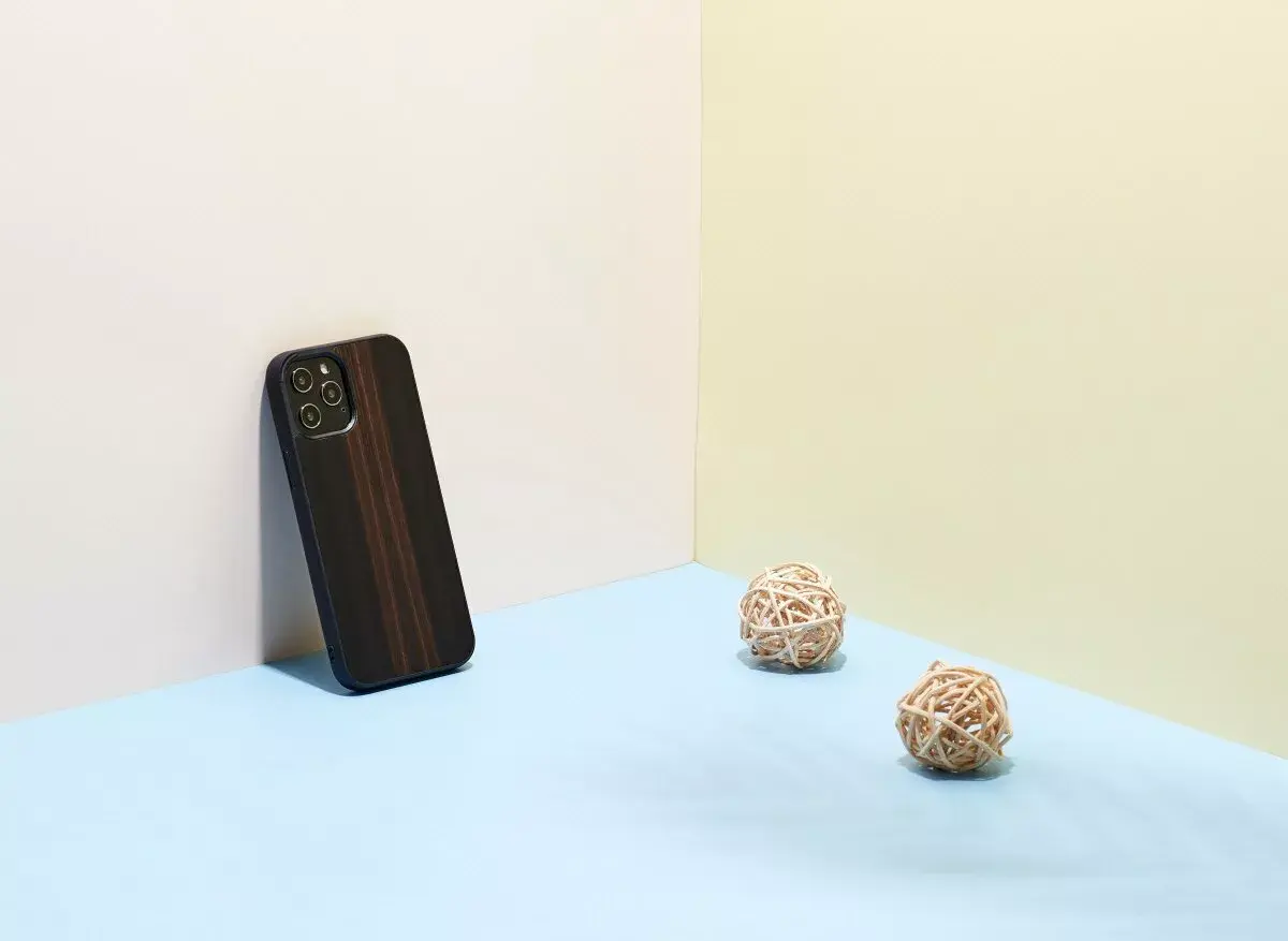 Man and Wood iPhone 12 Pro Max case Photo 3