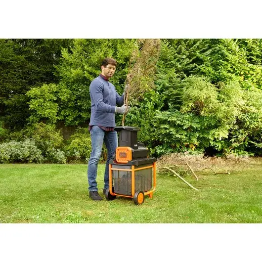 Садовый измельчитель Black & Decker BEGAS5800-QS Photo 4