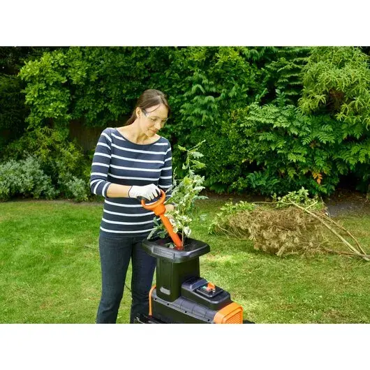 Садовый измельчитель Black & Decker BEGAS5800-QS Photo 6