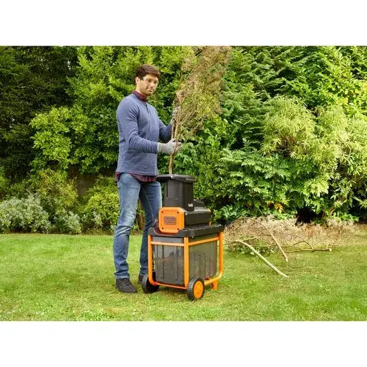 Садовый измельчитель Black & Decker BEGAS5800-QS Photo 9