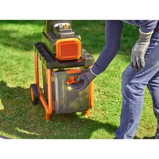 Садовый измельчитель Black & Decker BEGAS5800-QS Photo 13