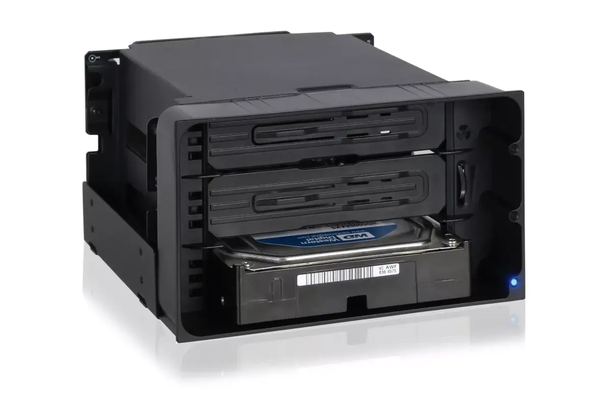 HDD korpuss Icy Dock MB830SP-B Photo 4