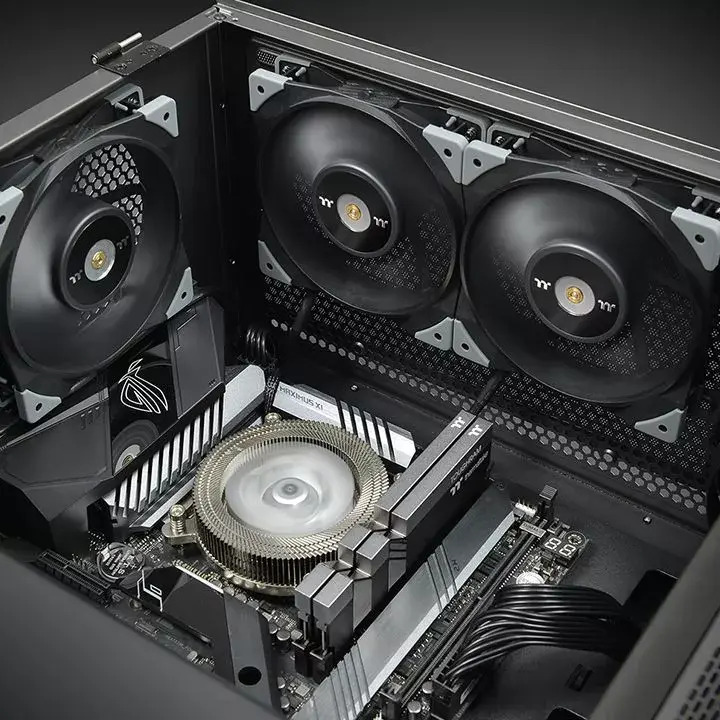 Вентилятор Thermaltake TOUGHFAN 12 Photo 6