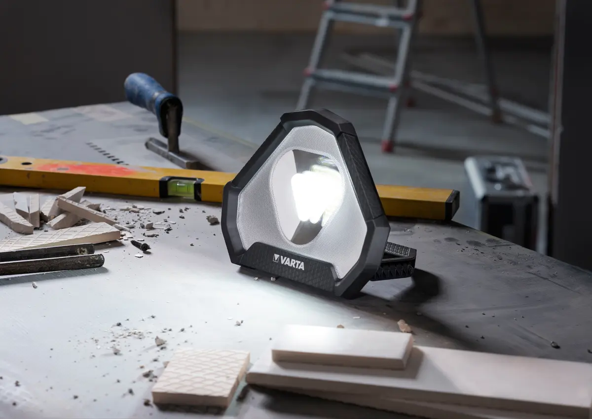 Рабочий фонарь LED Varta Work Flex Photo 7