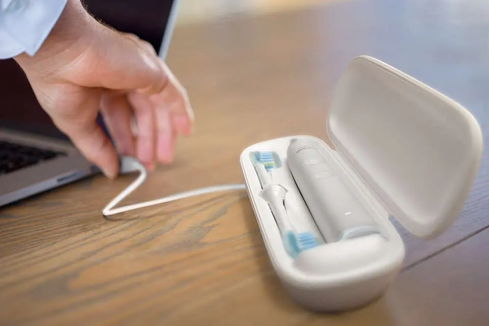 Philips Sonicare DiamondClean 9000 HX9911 Toothbrush Photo 9