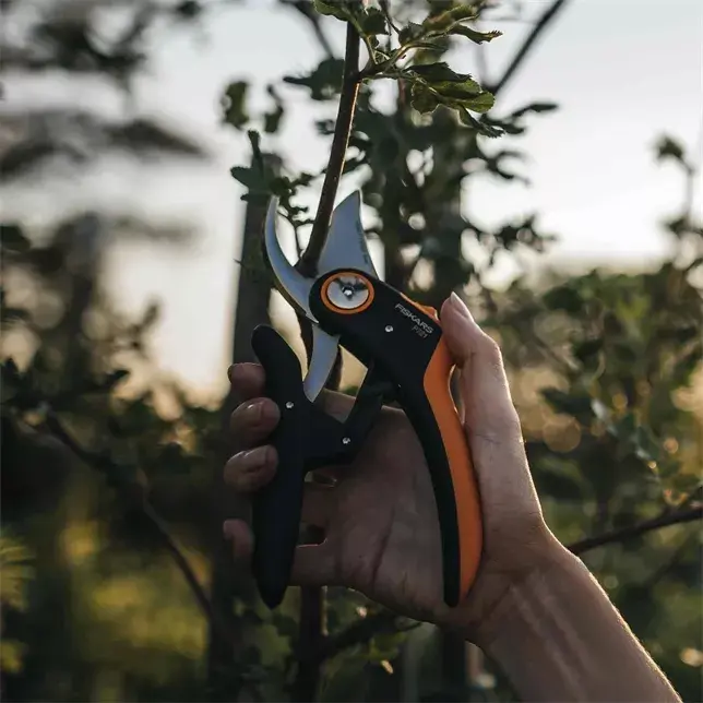 Atzarošanas šķēres Fiskars Plus PowerLever P721 Photo 2