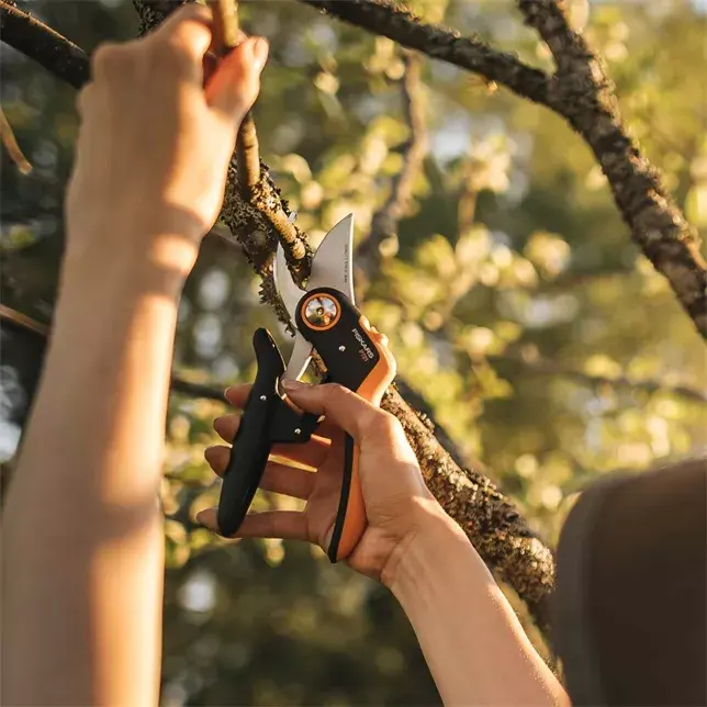Atzarošanas šķēres Fiskars Plus PowerLever P721 Photo 3